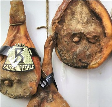 Prosciutto di Bassiano etichetta Reale, una prelibatezza DOL